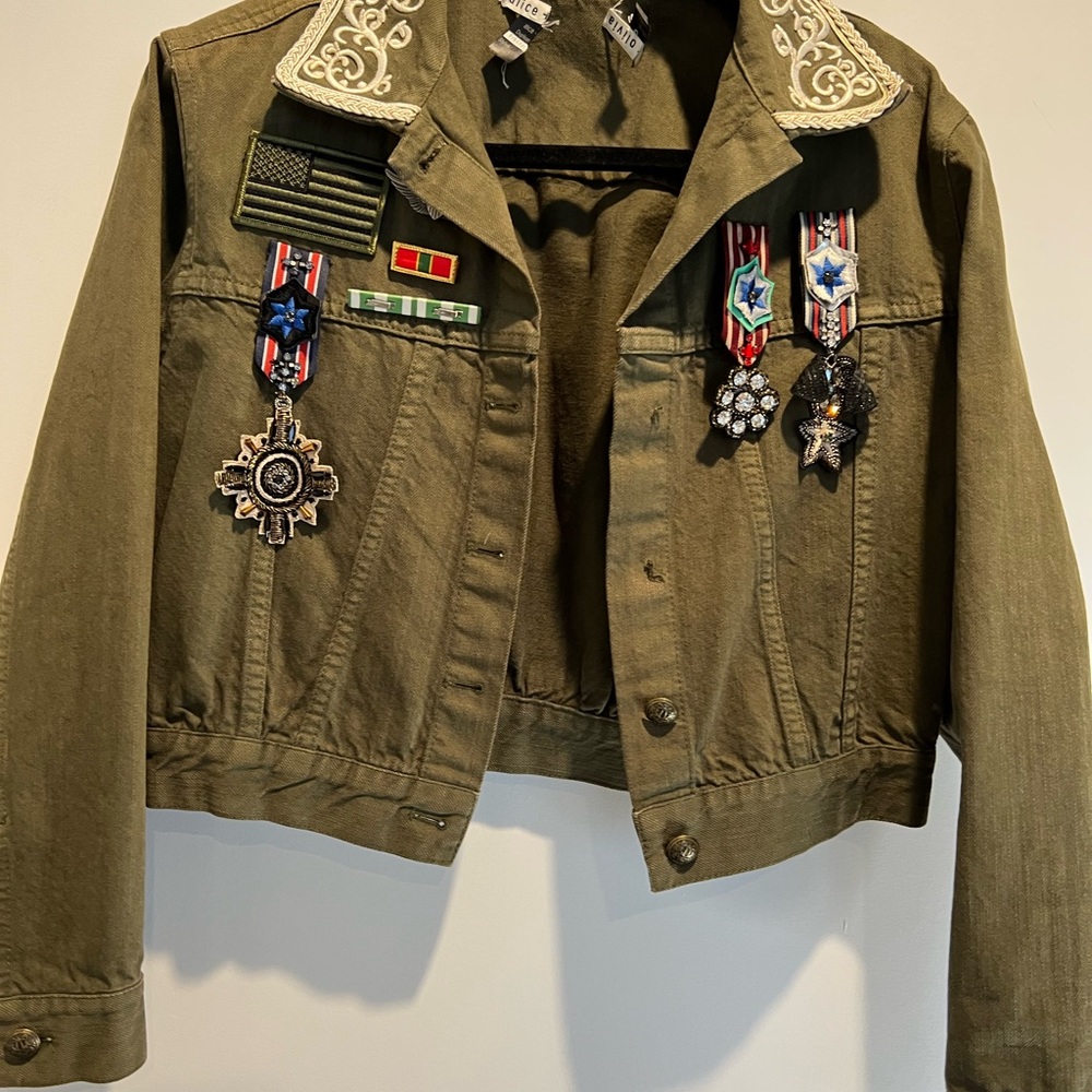 Alice and Olivia Chloe Embroidered Green Army Jacket - Picture 4 of 4